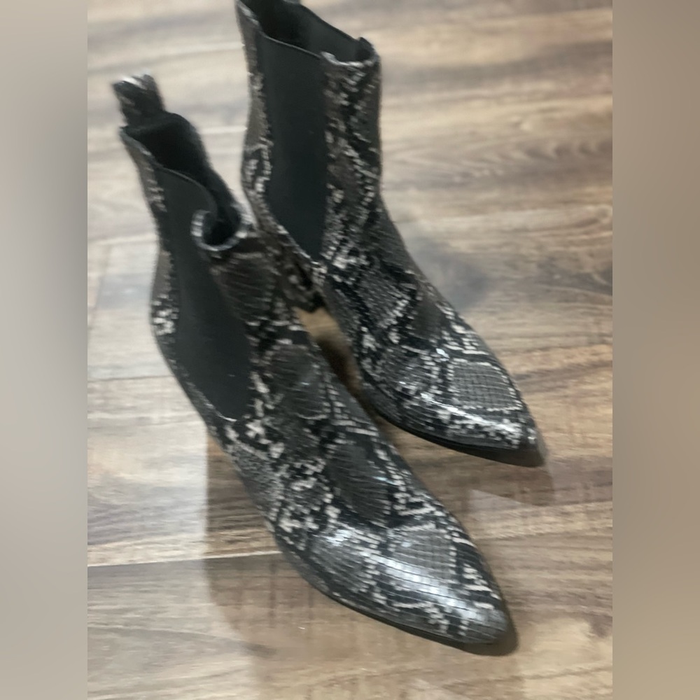 Steve Madden Womens Subtle Ankle Boot Gray Snake … - image 5